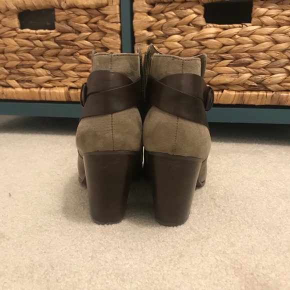 Carlos Santana Suede Ankle Bootie - Picture 4 of 4